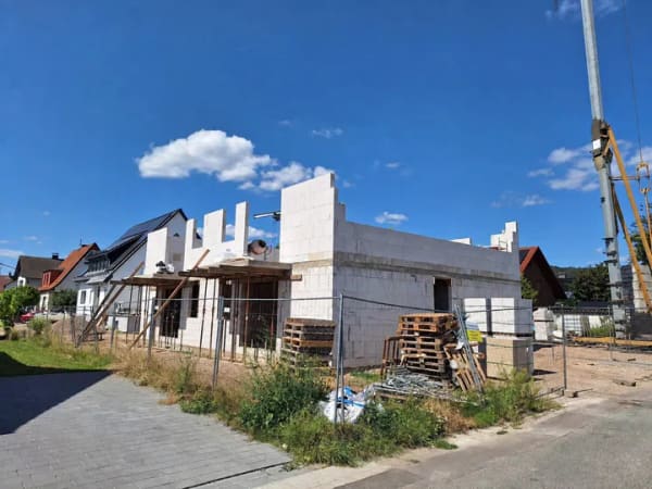 Immobilie in Lindow (Mark) - Wohnen im Grünen – Einfamilienhaus mit schönem Garten und direktem Feldblick - Bild 1