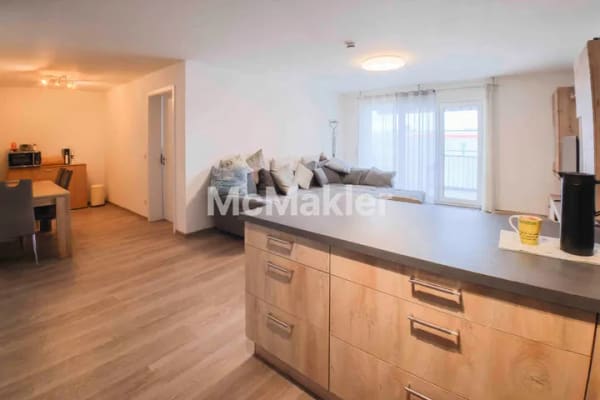 Immobilie in Freystadt - Neuwertige barrierefreie 3-Zimmer-Wohnung mit Balkon und 2 Stellplätzen in Freystadt - Bild 2