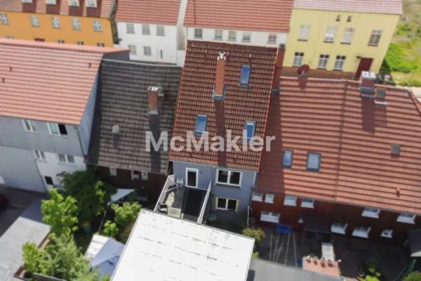 Immobilie in Bernitt - Altstadtjuwel mit Innenhof: RMH inklusive Dachterrasse, Sauna und viel Wohnfläche - Bild 1