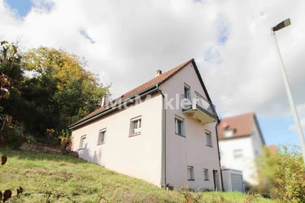 Immobilie in Mühlacker - Einfamilienhaus mit Balkon in ruhiger Randlage von Dürrmenz - Bild 0