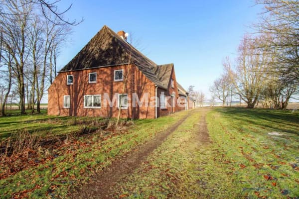 Immobilie in Simonsberg - Renovierungsbedürftiges Bauernhaus mit Nordsee-Blick in Holzständerbauweise - 6WE möglich - Bild 1