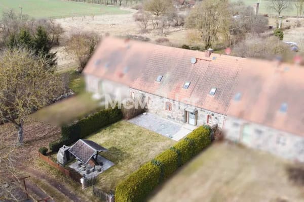 Immobilie in Vollrathsruhe - Zeitloses Wohnen im charmanten Feldstein-Ambiente in Vollrathsruhe-Hallalit - Bild 1