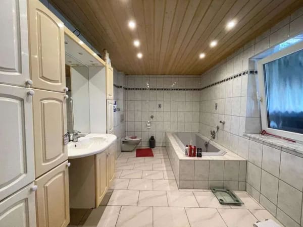 Immobilie in Geisenfeld - Einfamilienhaus auf schönem Grundstück in ruhiger Ortsrandlage - Bild 3