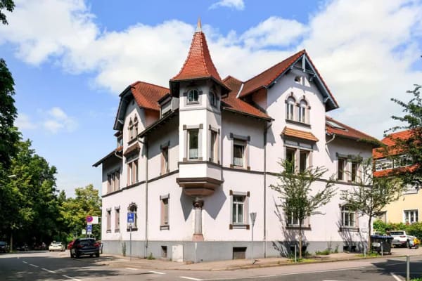 Immobilie in Straubing - Straubing – zentrale Altbaulage mit umgestaltungsfähiger Wohneinheit und Stellplätzen - Bild 0