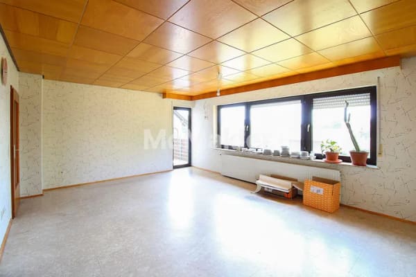 Immobilie in Wohratal - Ruhe, Natur und viele Möglichkeiten – Großzügiges Familienhaus mit sonnigem Eckgrundstück - Bild 1