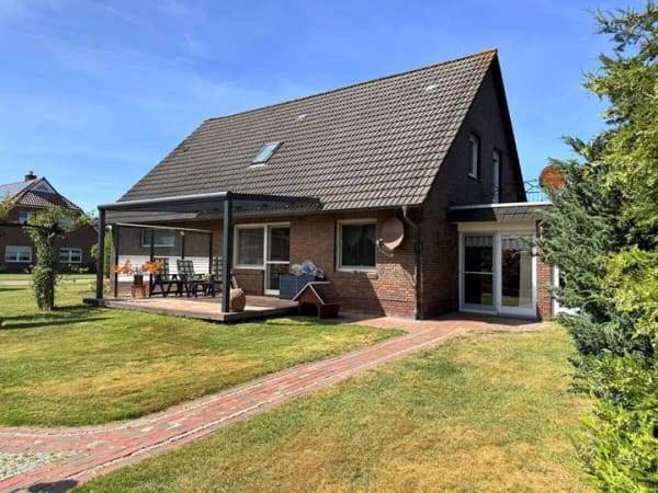 Immobilie in Großefehn - Hier beginnt Ihr Familienglück - Großzügiges Einfamilienhaus mit Garagengebäude in Großefehn - Bild 2