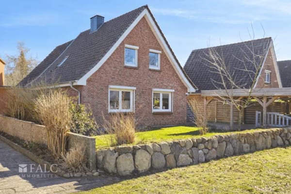 Immobilie in Weddingstedt - Einfamilienhaus mit großem Grundstück und Nebengebäuden in Weddingstedt - Bild 2