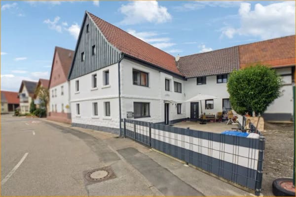 Immobilie in Gundelsheim - Gepflegtes und renoviertes Zweifamilienhaus - Bild 1