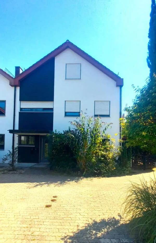 Immobilie in Neufahrn bei Freising - Großes REH mit Einliegerwohnung u. Garage in super Lage - Bild 1