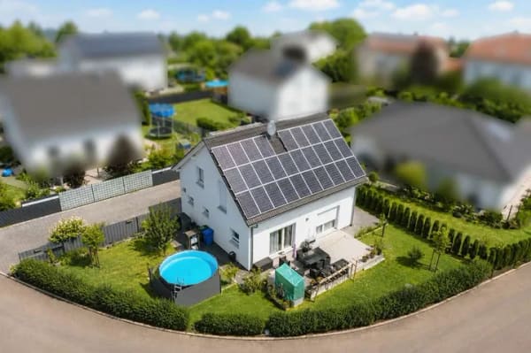 Immobilie in Ruppertshofen - Provisionsfreies Einfamilienhaus mit Photovoltaik, Doppelgarage und gepflegtem Garten - Bild 1