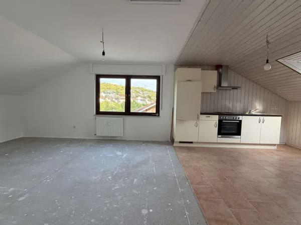 Immobilie in Kämpfelbach - ERSINGEN - Frisch renovierte 3-Zi.-Dachgeschosswohnung! - Bild 2