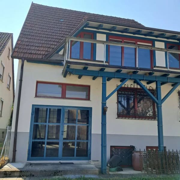 Immobilie in Geislingen - Charmantes Zweifamilienhaus mit Kachelofen in Geislingen bei Balingen – Viel Platz für flexibles Wohnen - Bild 2