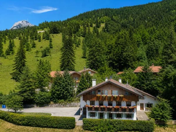 Immobilie in Bayrischzell - Über den Dächern von Bayrischzell – großzügiges Familiendomizil mit traumhaftem Alpenpanorama - Bild 1