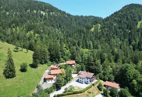 Immobilie in Bayrischzell - Über den Dächern von Bayrischzell – großzügiges Familiendomizil mit traumhaftem Alpenpanorama - Bild 2