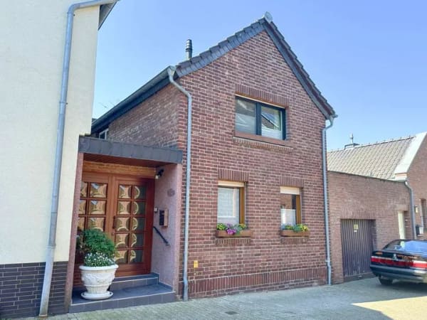 Immobilie in Rommerskirchen - Charmantes Einfamilienhaus mit Investitionsbedarf in Rommerskirchen zu verkaufen - Bild 1