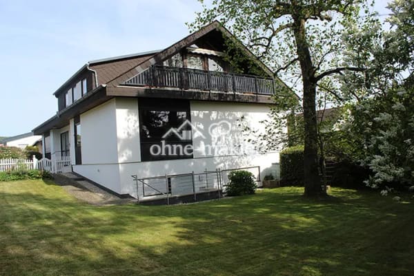 Immobilie in Leun - Zweifamilien-Wohnhaus in der Kleinstadt Leun im Lahn-Dill-Kreis. Der Kaufpreis ist verhandelbar. - Bild 0