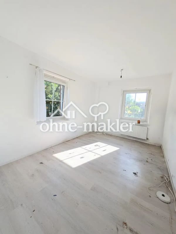 Immobilie in Mittelneufnach - Provisionsfrei -Großzügiges 1-2 Familienhaus, großes Grundstück – ideal für Tierliebhaber - Bild 1