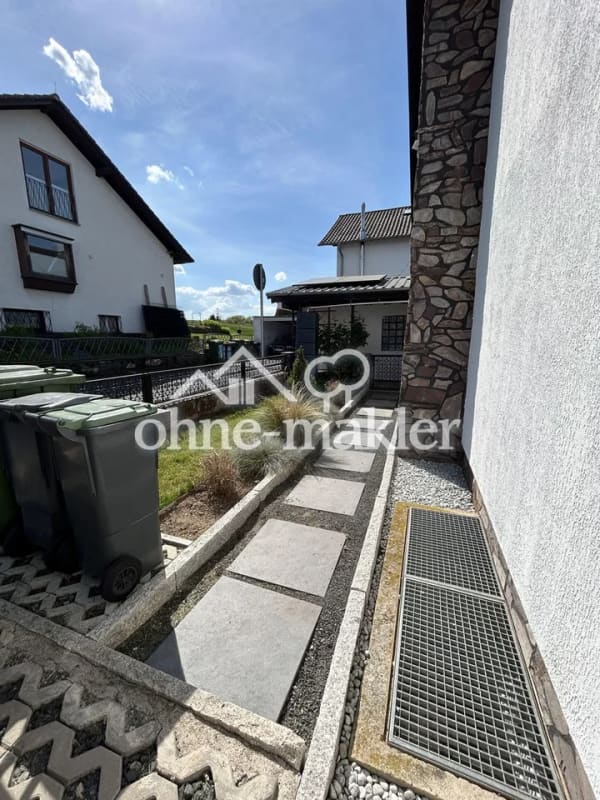 Immobilie in Hammersbach - Modernisiertes Einfamilienhaus mit PV-Anlage, Doppelgarage und viel Platz - Bild 3