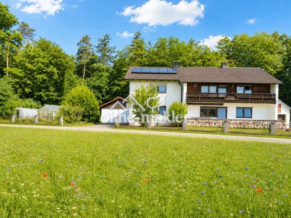Immobilie in Emmerting - Großzügiges Haus im Grünen – vielseitig nutzbar, kurzfristig verfügbar | 659.000 € - Bild 0