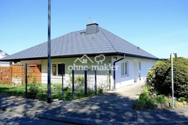 Immobilie in Löhnberg - Haus mit Praxis und Apartment - Bild 0