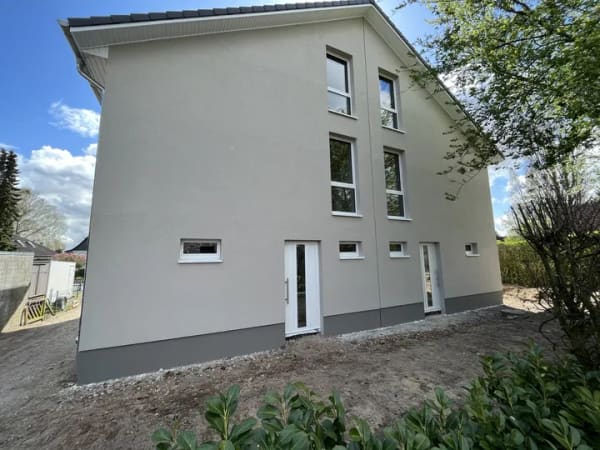 Immobilie in Oststeinbek - Moderner Neubau - 3 Ebenen mit 155m2 auf einem Traumgrundstück - Bild 1