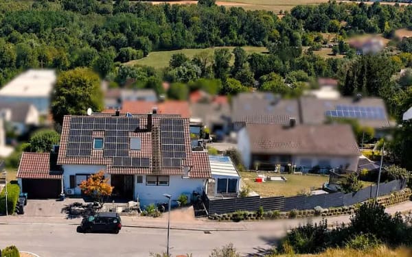 Immobilie in Albershausen - Wohnen mit Weitblick – exklusives 3-Familienhaus mit ca. 324 m², PV, Speicher & traumhafter Aussicht - Bild 1