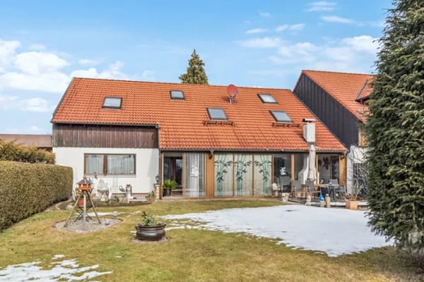 Immobilie in Wäschenbeuren - Kauf mit Rückanmietung: Stilvolles Reihenhaus mit Ausbaupotenzial und Wintergarten - Bild 0
