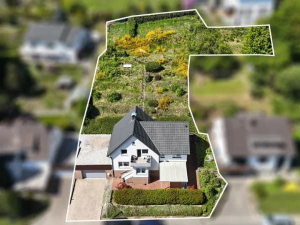 Immobilie in Hiddenhausen - Wohnen mit Aussicht: Charmantes Einfamilienhaus in ruhiger Höhenlage von Hiddenhausen - Bild 2