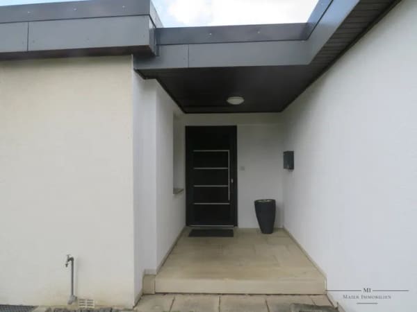 Immobilie in Sulzbach-Rosenberg - Ihr neues Zuhause: Freistehendes Einfamilienhaus mit idyllischem Gartengrundstück und Innenpool - Bild 1