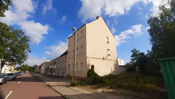 Immobilie in Coswig (Anhalt) - Beziehbares Haus mit Garten, Gartenhaus, Carport und Doppelgarage - auch für größere Familien - Bild 0
