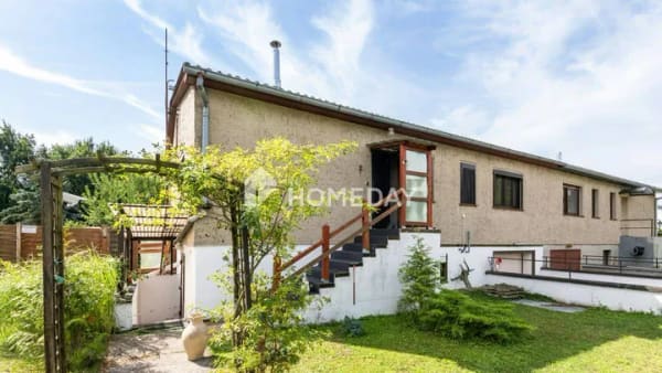 Immobilie in Liebenwalde - Ein Zuhause mit Urlaubsgefühl - Doppelhaushälfte mit Pool, Sauna und großem Garten - Bild 0