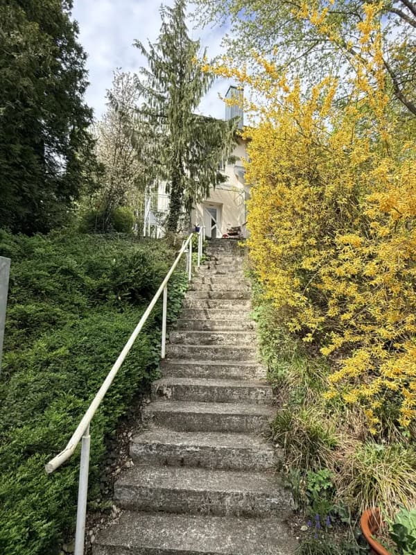 Immobilie in Bruckberg - Einfamilienhaus mit großem Garten und Fernblick - Bild 1