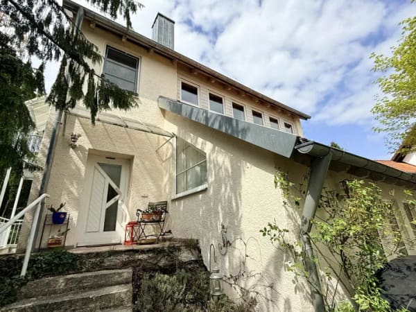 Immobilie in Bruckberg - Einfamilienhaus mit großem Garten und Fernblick - Bild 2