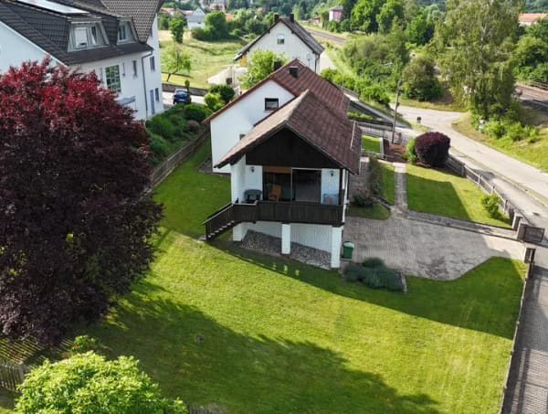 Immobilie in Neuhaus a.d.Pegnitz - Großzügiges Einfamilienhaus mit sonnigem Garten in Mosenberg - Bild 1