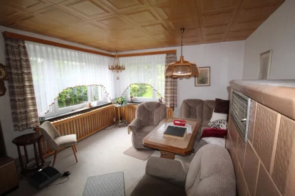 Immobilie in Limbach-Oberfrohna - Einfamilienhaus zum Ausbau/Sanierung in schöner Lage - Bild 1