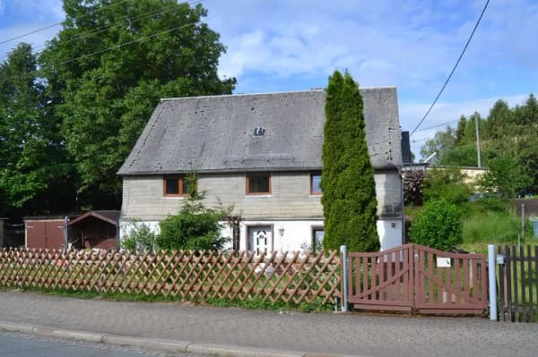Immobilie in Gersdorf - Altes Wohnhaus mit Anbau und zwei Garagen auf schönem Grundstück - Bild 0