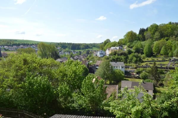 Immobilie in Zweibrücken - Neuer Preis ! 2 FH, gr. Grst., traumhaften Ausblick in ZW-Ortsteil (AW146 ).Ansehen lohnt sich ! - Bild 1
