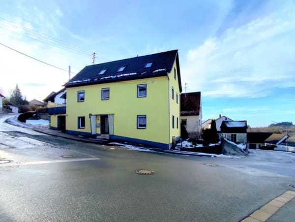Immobilie in Kupferberg - Saniertes Juwel in 95362 Kupferberg: Kamin-Romantik, neue Aufdachdämmung und große Sonnenterrasse! - Bild 0