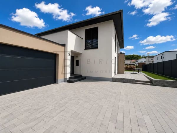 Immobilie in Hochdorf - Moderne Stadtvilla mit hochwertiger Ausstattung, Smart Home und PV-Anlage - Bild 0
