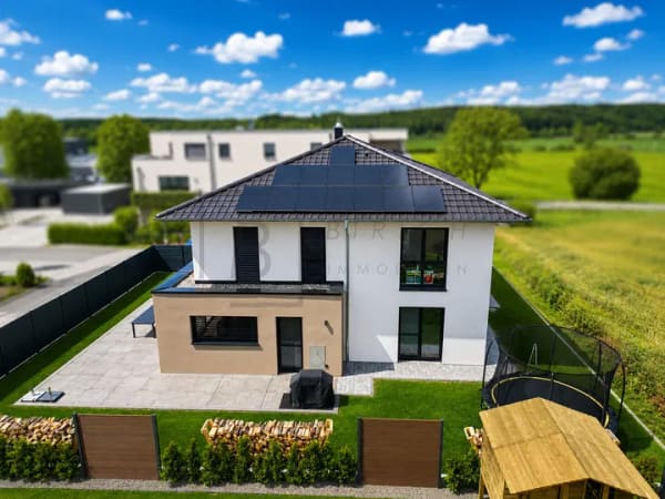 Immobilie in Hochdorf - Moderne Stadtvilla mit hochwertiger Ausstattung, Smart Home und PV-Anlage - Bild 2