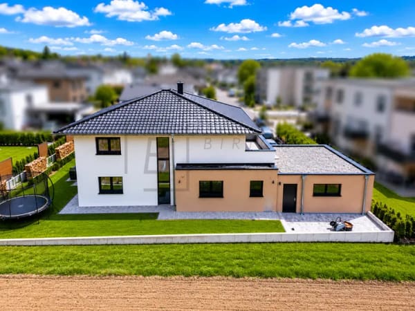 Immobilie in Hochdorf - Moderne Stadtvilla mit hochwertiger Ausstattung, Smart Home und PV-Anlage - Bild 3