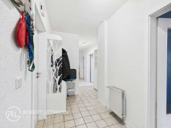 Immobilie in Ritterhude - Viel Platz und großes Potenzial - attraktives Einfamilienhaus mit Einliegerwohnung in Ritterhude - Bild 2