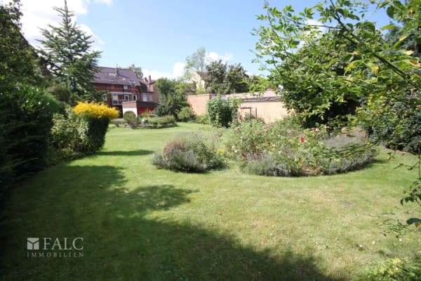 Immobilie in Holzminden - Preis gesenkt!
Repräsentative Stadtvilla mit traumhaftem Garten
4-5 Wohneinheiten in zentraler Lage - Bild 3