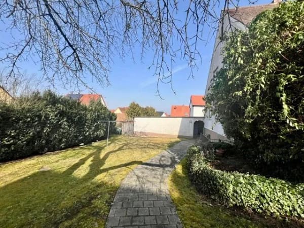 Immobilie in Abenberg - Großes Grundstück - Haus mit 2 Einheiten in Abenberg. - Bild 1