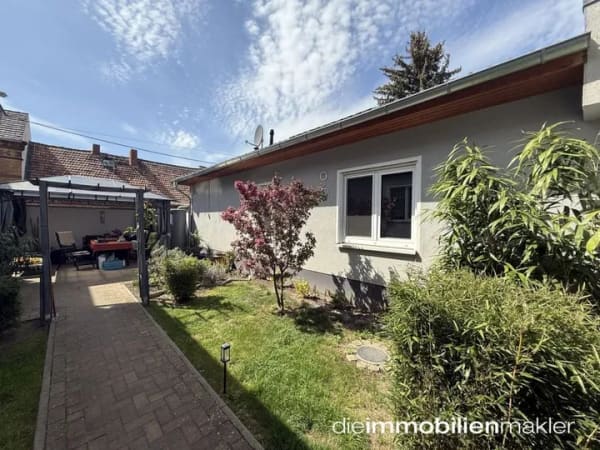 Immobilie in Luckau - 2 Häuser: liebevoll saniertes Bauernhaus und Town u. Country Bungalow + Backsteinscheune - Bild 1