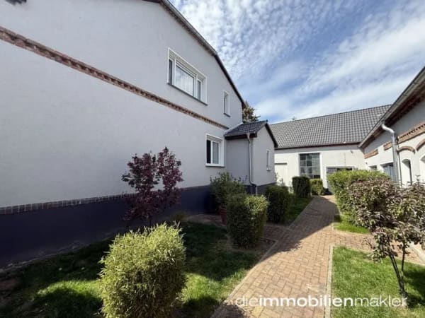 Immobilie in Luckau - 2 Häuser: liebevoll saniertes Bauernhaus und Town u. Country Bungalow + Backsteinscheune - Bild 2