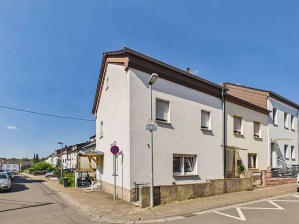 Immobilie in Saarlouis - Reihenendhaus mit ca. 108 m² Wohnfläche – zuletzt 2010 modernisiert – in Toplage von Saarlouis! - Bild 0