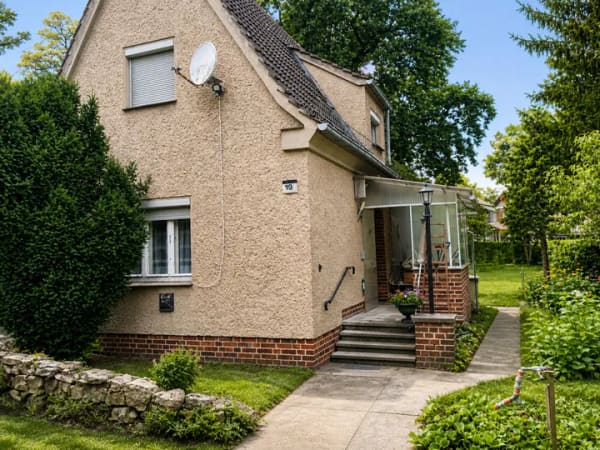 Immobilie in Eichwalde - Naturidylle mit Entwicklungspotenzial – kleines Einfamilienhaus auf ca. 673 m² nahe dem See - Bild 0
