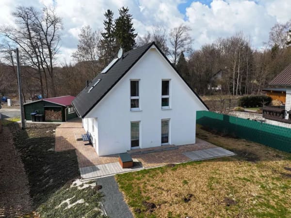 Immobilie in Bad Brambach - Modernes Einfamilienhaus mit Kamin, Garten und Garage in Bad Brambach - Bild 0