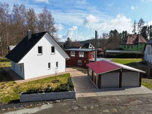 Immobilie in Bad Brambach - Modernes Einfamilienhaus mit Kamin, Garten und Garage in Bad Brambach - Bild 1